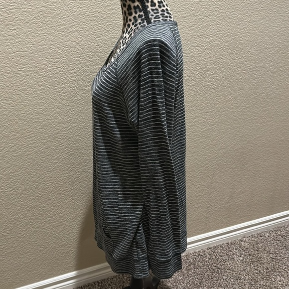 Ana long sleeve top with kangaroo pockets, size XL - Picture 4 of 6